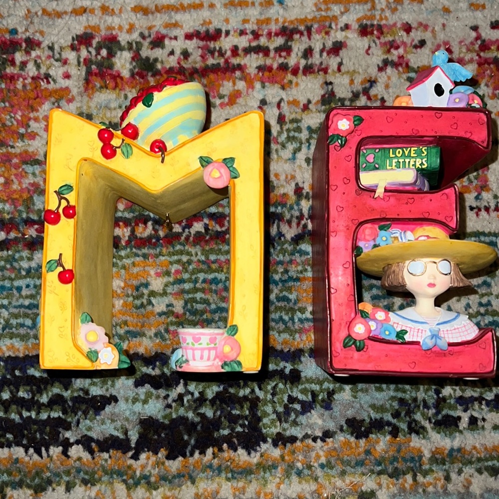 1998 Enesco Mary Engelbreit
Resin "M" & "E" Letter Bookends